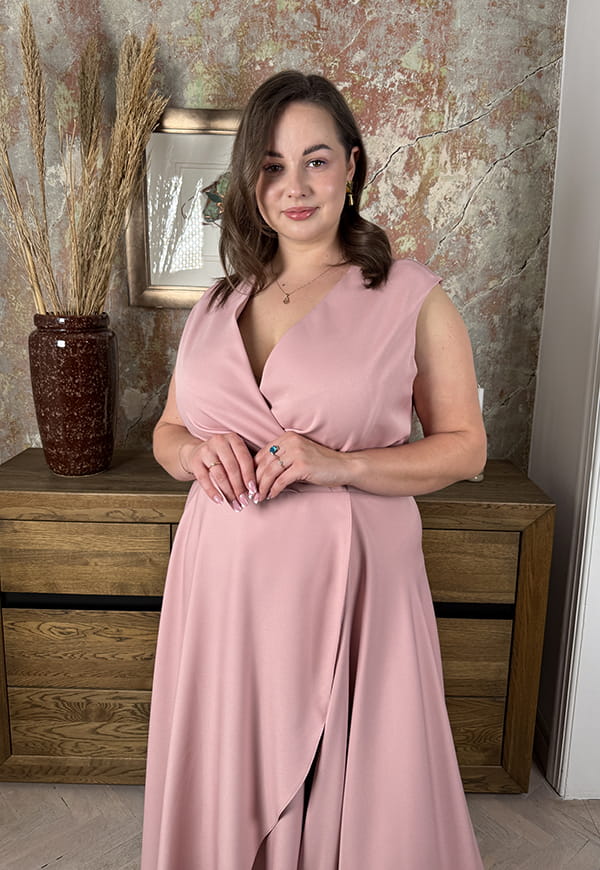 GRACE MAXI SUKIENKA PLUS SIZE DŁUGA Z ASYMETRYCZNYM DOŁEM. PUDROWY RÓŻ 01 image 5