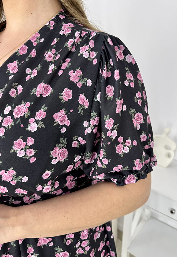 LILLY SUKIENKA MIDI  Z SZEROKIM PASEM W KWIATY. CZARNA W RÓŻOWE RÓŻYCZKI 04 image 2