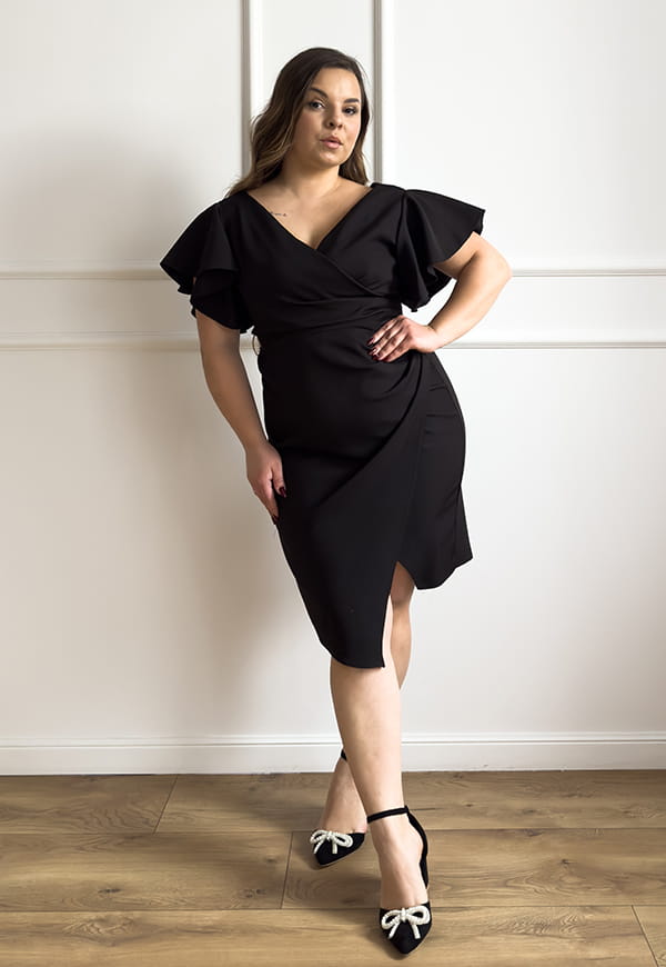 LARA SUKIENKA MINI PLUS SIZE Z OZDOBNYMI RĘKAWAMI . CZARNA 02 image 4