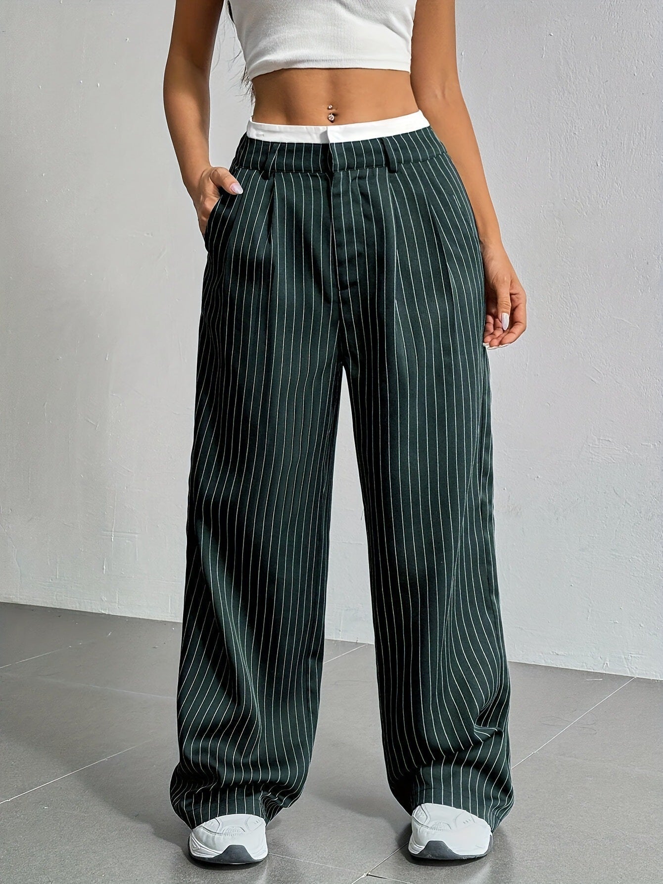 LAURA | Eleganckie spodnie w paski z wysokim stanem