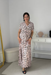 NORA SUKIENKA MAXI Z WISKOZY W PANTERKĘ. PUDROWA 01 image 4
