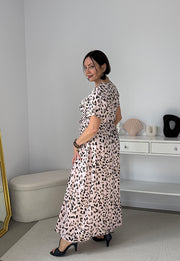 NORA SUKIENKA MAXI Z WISKOZY W PANTERKĘ. PUDROWA 01 image 7