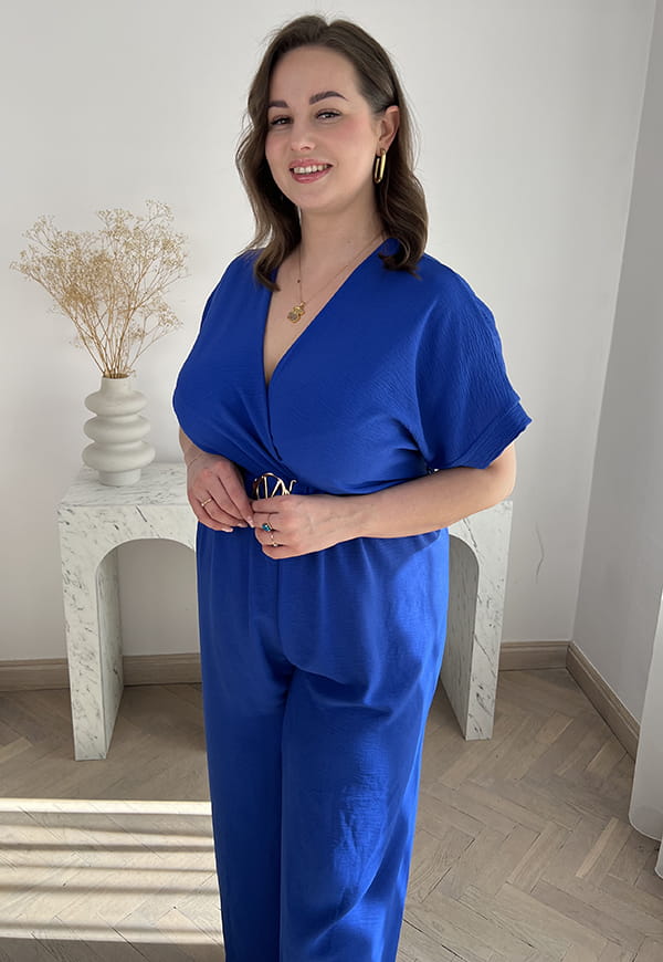 VALENCIA II KRÓTKI RĘKAW KOMBINEZON POWIĘKSZONY PLUS SIZE Z PASKIEM I DŁUGIMI NOGAWKAMI. CHABER 01  image 8