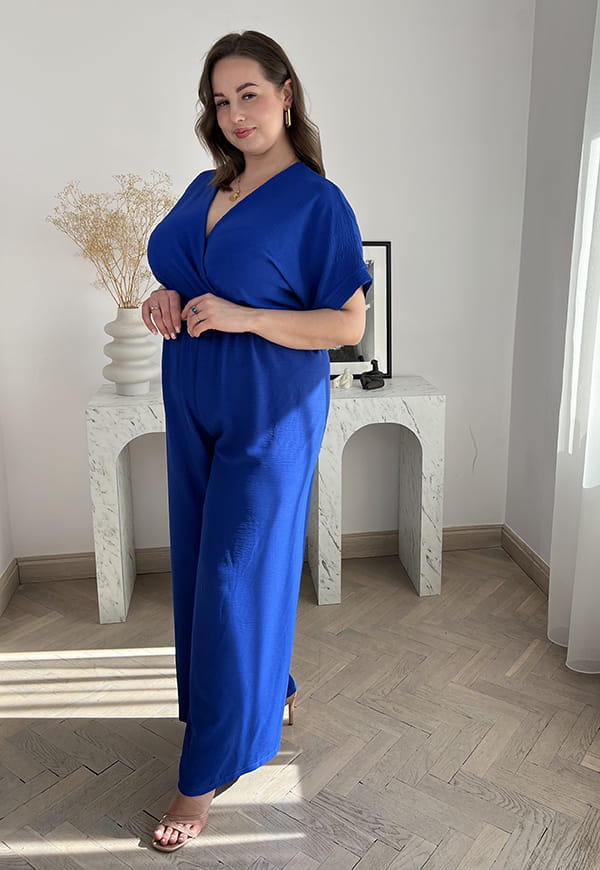 VALENCIA II KRÓTKI RĘKAW KOMBINEZON POWIĘKSZONY PLUS SIZE Z PASKIEM I DŁUGIMI NOGAWKAMI. CHABER 01  image 4