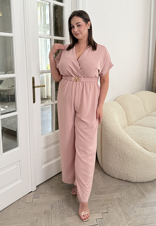 VALENCIA II KRÓTKI RĘKAW KOMBINEZON POWIĘKSZONY PLUS SIZE Z PASKIEM I DŁUGIMI NOGAWKAMI. PUDROWY RÓŻ 04 image 6
