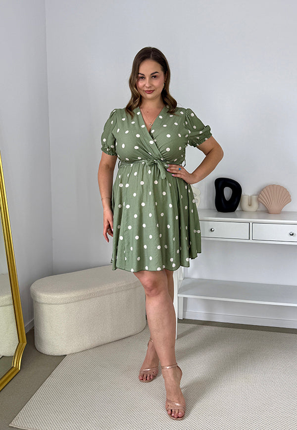 PEONY DOTT SUKIENKA PRZED KOLANO W GROSZKI MODELUJĄCA TALIĘ. OLIWKOWA 03 image 3