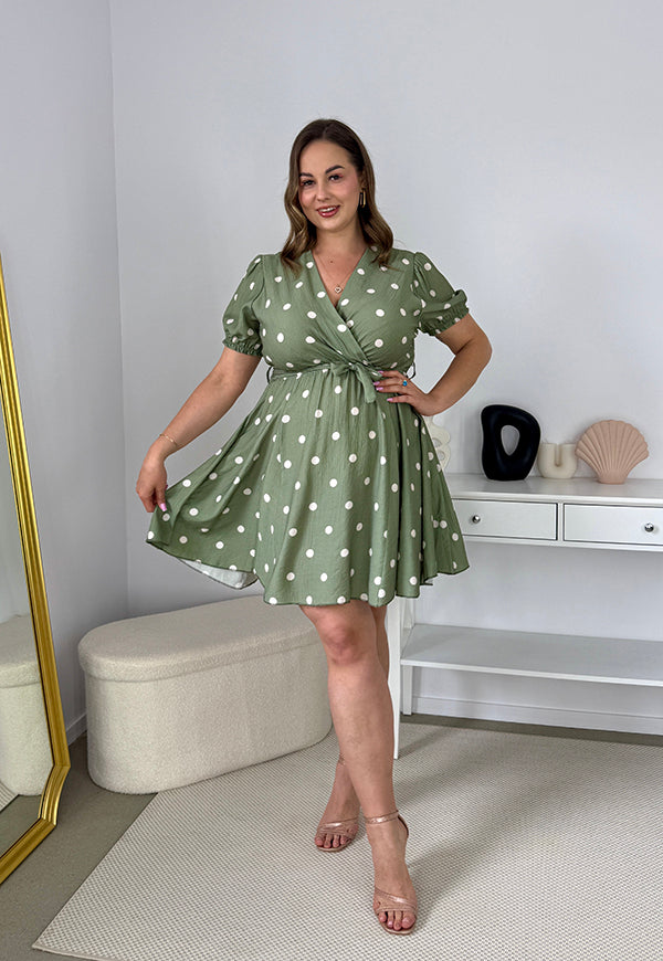 PEONY DOTT SUKIENKA PRZED KOLANO W GROSZKI MODELUJĄCA TALIĘ. OLIWKOWA 03 image 4