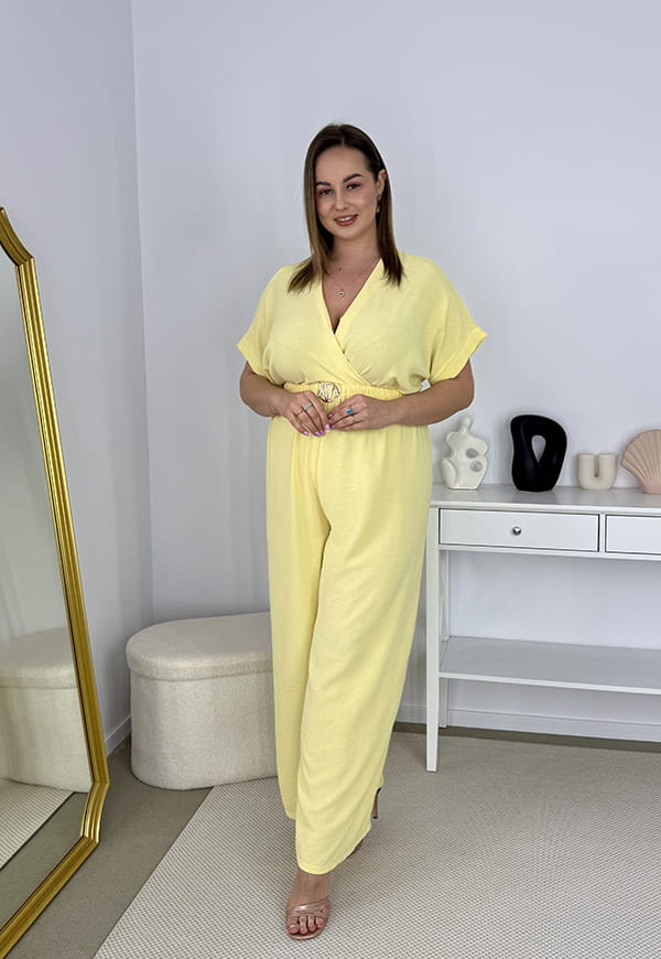 VALENCIA II KRÓTKI RĘKAW  KOMBINEZON POWIĘKSZONY PLUS SIZE Z PASKIEM I DŁUGIMI NOGAWKAMI. MASEŁKOWA ŻÓŁTA  11 image 7