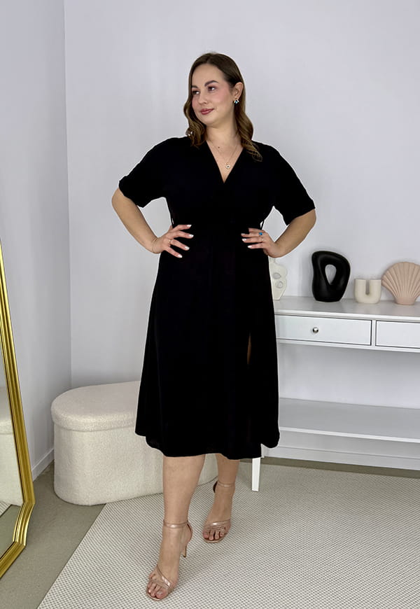 LISBONA KRÓTKI RĘKAW SUKIENKA PLUS SIZE KOPERTOWA MIDI. CZARNA 03 image 5