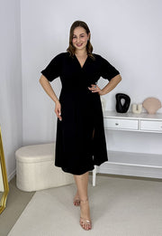 LISBONA KRÓTKI RĘKAW SUKIENKA PLUS SIZE KOPERTOWA MIDI. CZARNA 03 image 6
