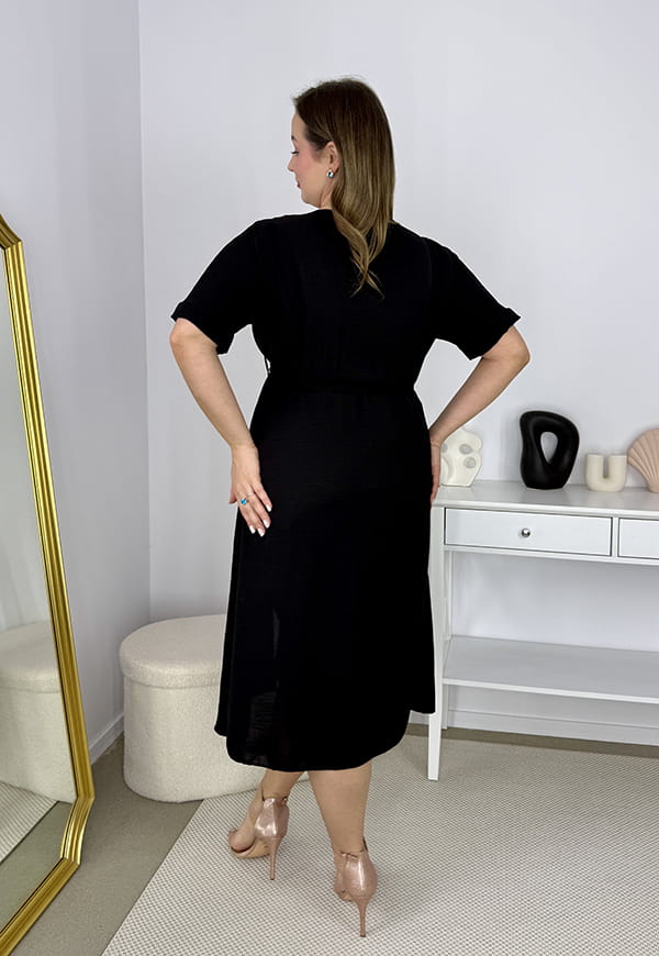 LISBONA KRÓTKI RĘKAW SUKIENKA PLUS SIZE KOPERTOWA MIDI. CZARNA 03 image 8
