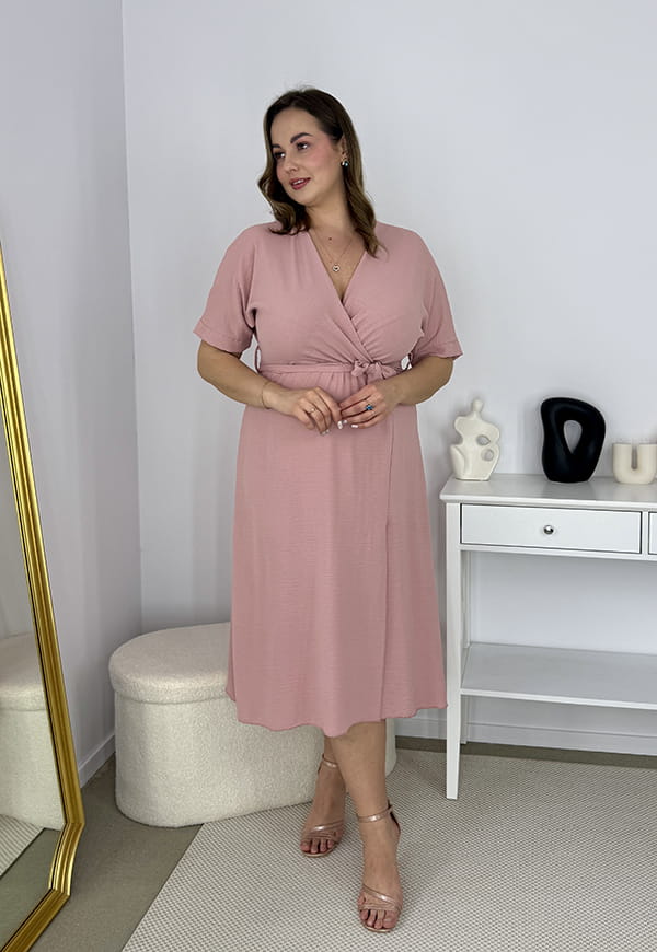 LISBONA KRÓTKI RĘKAW SUKIENKA PLUS SIZE KOPERTOWA MIDI. PUDROWY RÓŻ 10 image 2