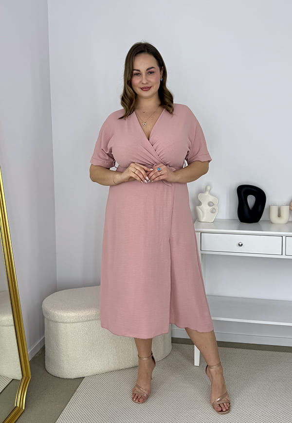 LISBONA KRÓTKI RĘKAW SUKIENKA PLUS SIZE KOPERTOWA MIDI. PUDROWY RÓŻ 10 image 4