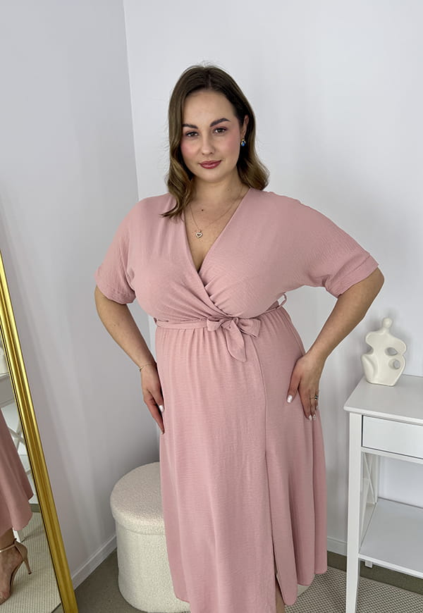 LISBONA KRÓTKI RĘKAW SUKIENKA PLUS SIZE KOPERTOWA MIDI. PUDROWY RÓŻ 10 image 10