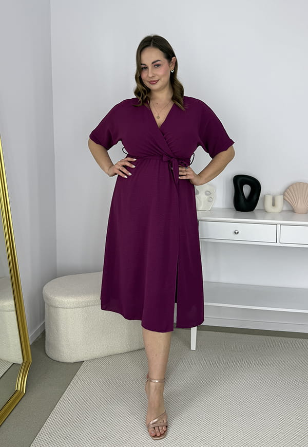 LISBONA KRÓTKI RĘKAW SUKIENKA PLUS SIZE KOPERTOWA MIDI. ŚLIWKA 07 image 4