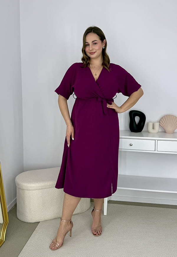 LISBONA KRÓTKI RĘKAW SUKIENKA PLUS SIZE KOPERTOWA MIDI. ŚLIWKA 07 image 6