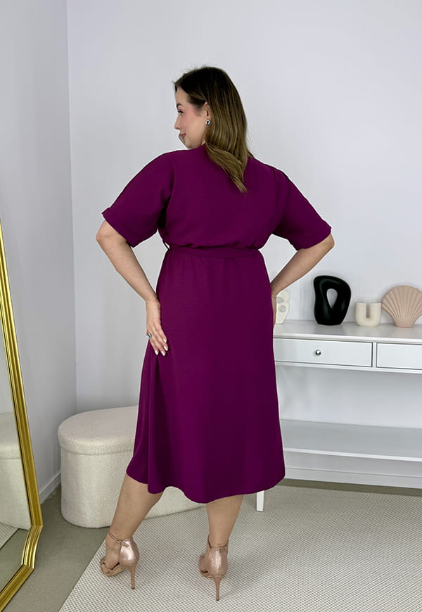 LISBONA KRÓTKI RĘKAW SUKIENKA PLUS SIZE KOPERTOWA MIDI. ŚLIWKA 07 image 8