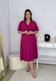 LISBONA KRÓTKI RĘKAW SUKIENKA PLUS SIZE KOPERTOWA MIDI. FUKSJA 06 image 3