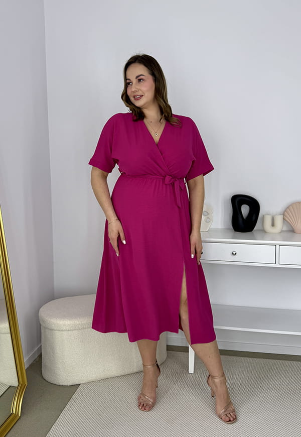 LISBONA KRÓTKI RĘKAW SUKIENKA PLUS SIZE KOPERTOWA MIDI. FUKSJA 06
