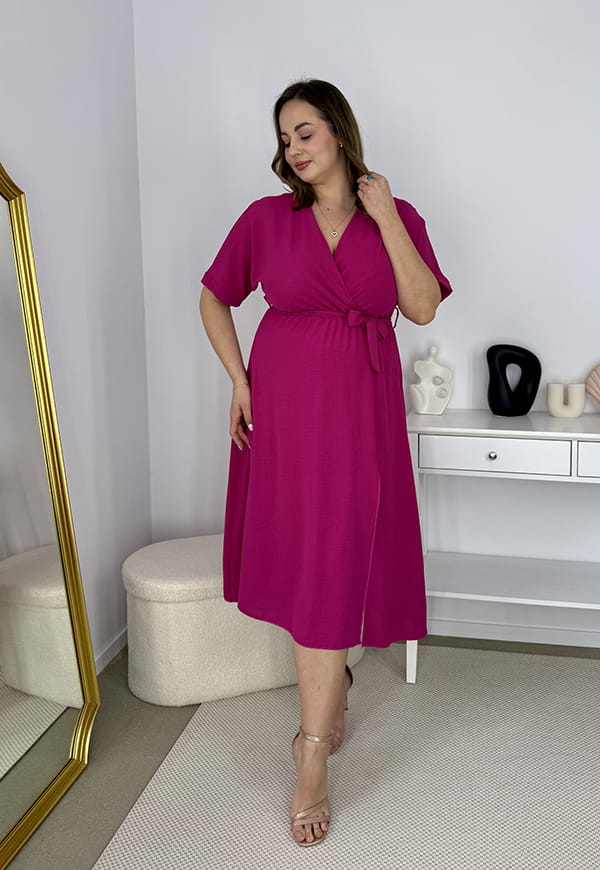 LISBONA KRÓTKI RĘKAW SUKIENKA PLUS SIZE KOPERTOWA MIDI. FUKSJA 06 image 4