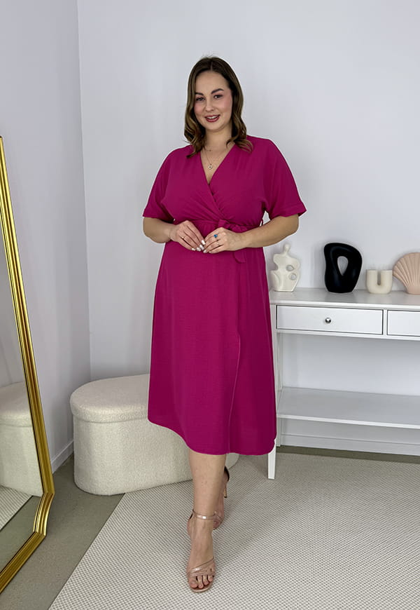 LISBONA KRÓTKI RĘKAW SUKIENKA PLUS SIZE KOPERTOWA MIDI. FUKSJA 06 image 5