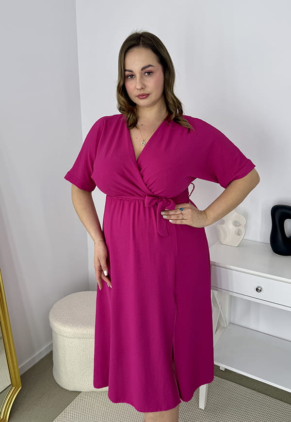 LISBONA KRÓTKI RĘKAW SUKIENKA PLUS SIZE KOPERTOWA MIDI. FUKSJA 06 image 10