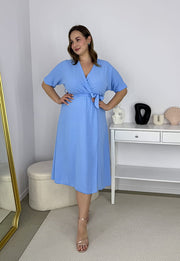 LISBONA KRÓTKI RĘKAW SUKIENKA PLUS SIZE KOPERTOWA MIDI. BŁĘKITNA  05 image 4
