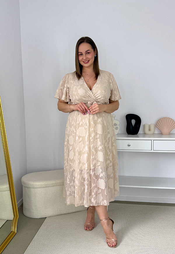 LUIZA SZYFONOWA SUKIENKA MIDI ROZKLOSZOWANA Z OZDOBNYM HAFTEM. BEŻOWA 01 image 4