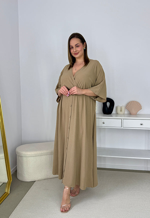 GRETA GŁADKA SUKIENKA PLUS SIZE Z ROZKLOSZOWANYM DOŁEM I GUZIKAMI. CAMELOWA 02 image 5