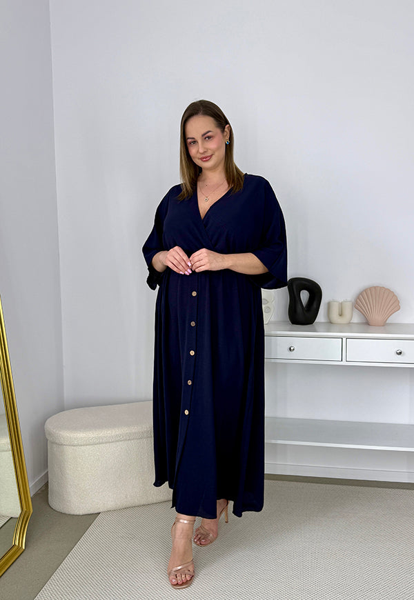 GRETA GŁADKA SUKIENKA PLUS SIZE Z ROZKLOSZOWANYM DOŁEM I GUZIKAMI. GRANATOWA 03 image 6