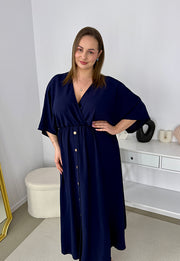 GRETA GŁADKA SUKIENKA PLUS SIZE Z ROZKLOSZOWANYM DOŁEM I GUZIKAMI. GRANATOWA 03 image 2