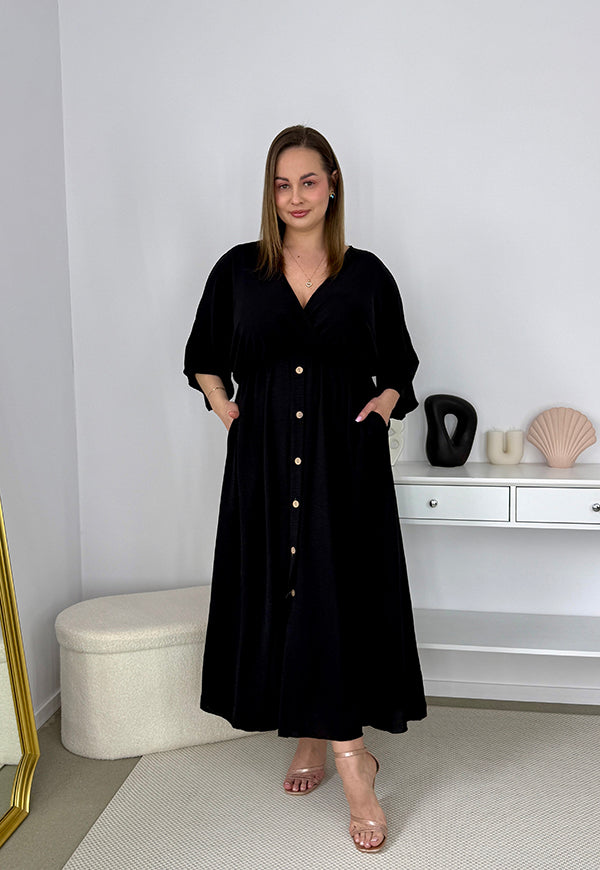GRETA GŁADKA SUKIENKA PLUS SIZE Z ROZKLOSZOWANYM DOŁEM I GUZIKAMI. CZARNA 01