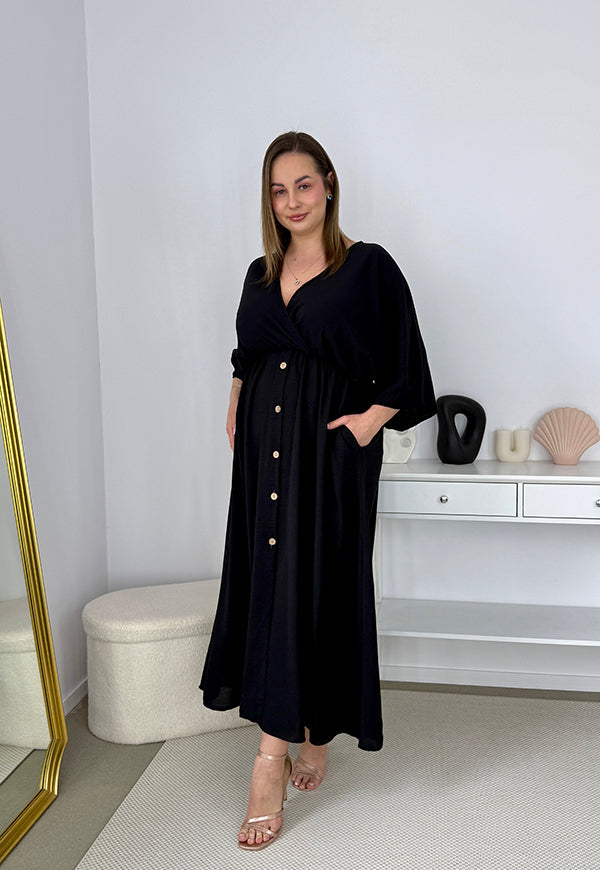 GRETA GŁADKA SUKIENKA PLUS SIZE Z ROZKLOSZOWANYM DOŁEM I GUZIKAMI. CZARNA 01 image 7