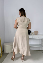 OLIVIA KOPERTOWA ROZKLOSZOWANA SUKIENKA PLUS SIZE Z FALBANAMI. BEŻOWA 03 image 8