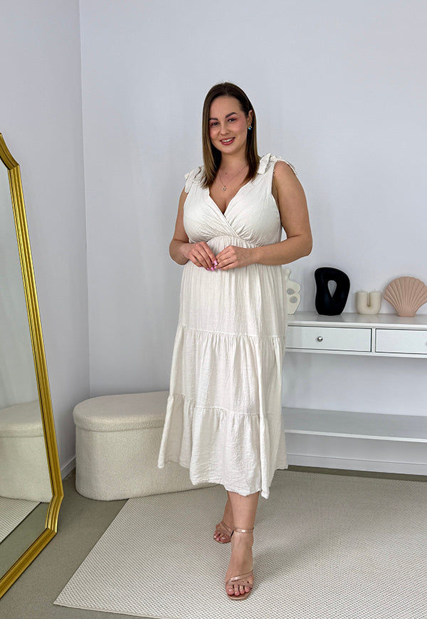 BOW WISKOZOWA SUKIENKA PLUS SIZE NA RAMIĄCZKACH Z ROZKLOSZOWANYM DOŁEM I KOKARDAMI. KREMOWA 02 image 3