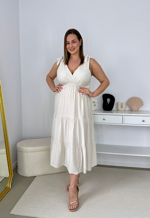 BOW WISKOZOWA SUKIENKA PLUS SIZE NA RAMIĄCZKACH Z ROZKLOSZOWANYM DOŁEM I KOKARDAMI. KREMOWA 02 image 5