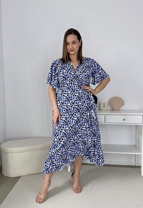 SAMANTA KOPERTOWA ROZKLOSZOWANA SUKIENKA PLUS SIZE W KWIATY. NIEBIESKA 01 image 3