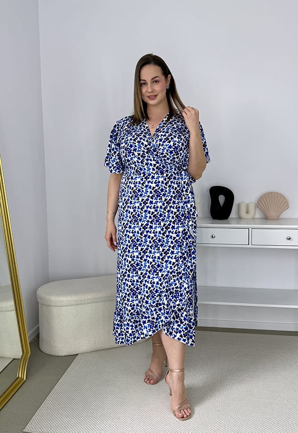 SAMANTA KOPERTOWA ROZKLOSZOWANA SUKIENKA PLUS SIZE W KWIATY. NIEBIESKA 01 image 4