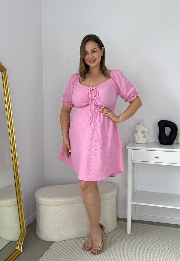 BRENDA MUŚLINOWA SUKIENKA O KROJU HISZPANKI WYSMUKLAJACA RAMIONA. BARBIE RÓŻ 02 image 4