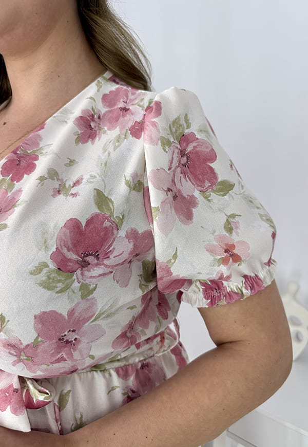 PEONY II Z KRÓTKIM RĘKAWEM SUKIENKA ROZKLOSZOWANA PLUS SIZE PRZED KOLANO W KWIATY . BIAŁO/PUDROWA 02 image 5