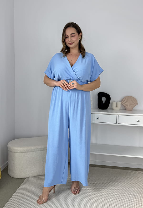 VALENCIA II KRÓTKI RĘKAW  KOMBINEZON POWIĘKSZONY PLUS SIZE Z PASKIEM I DŁUGIMI NOGAWKAMI. BŁĘKIT 07 image 5