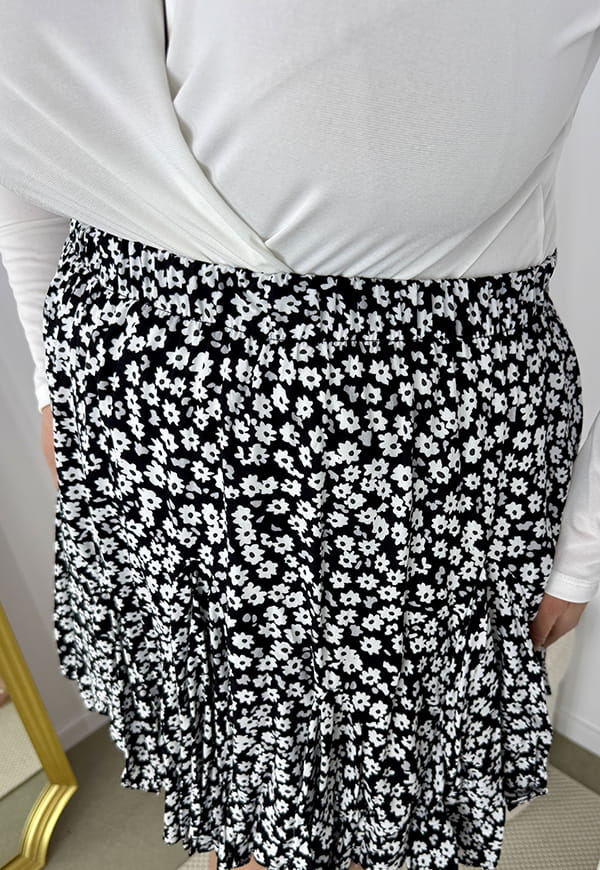 FLORES WISKOZA SPÓDNICA MINI PLUS SIZE ROZKLOSZOWANA. CZARNO/BIAŁA 02 image 6