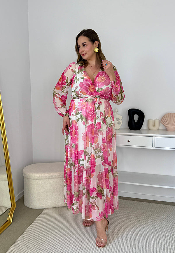 ELENA DŁUGA SUKIENKA PLUS SIZE Z ELASTYCZNEJ SIATECZKI  W KWIATY. BIAŁO/KORALOWE KWIATY 07 image 2