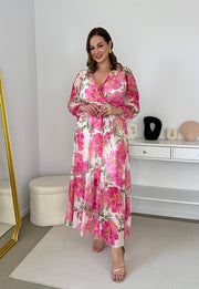 ELENA DŁUGA SUKIENKA PLUS SIZE Z ELASTYCZNEJ SIATECZKI  W KWIATY. BIAŁO/KORALOWE KWIATY 07 image 4