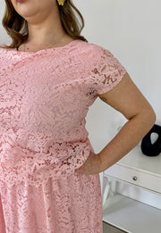 VIKI KORONKOWA SUKIENKA PLUS SIZE MAXI. PUDROWY RÓŻ 04 image 6