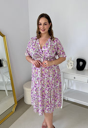 CARMEN  II Z KRÓTKIM RĘKAWEM SUKIENKA MIDI PLUS SIZE W KWIATY.  BIAŁO/FIOLETOWA 24 image 2