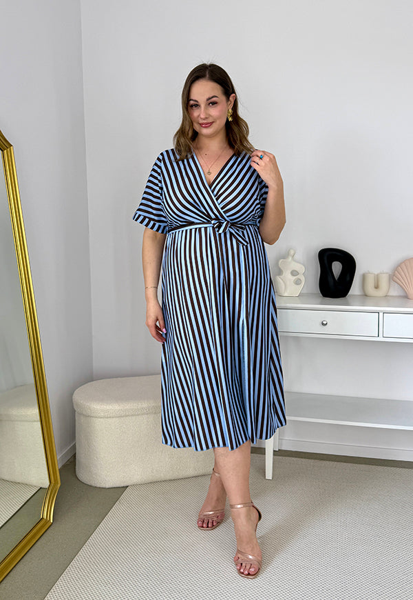 CARMEN  II Z KRÓTKIM RĘKAWEM SUKIENKA MIDI PLUS SIZE W PASKI. BŁĘKITNA 26 image 3