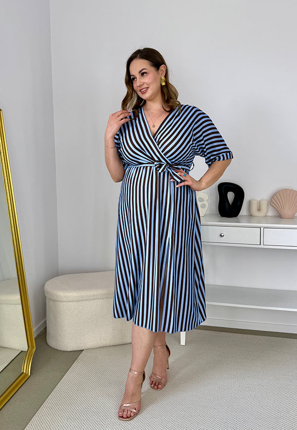 CARMEN  II Z KRÓTKIM RĘKAWEM SUKIENKA MIDI PLUS SIZE W PASKI. BŁĘKITNA 26 image 7