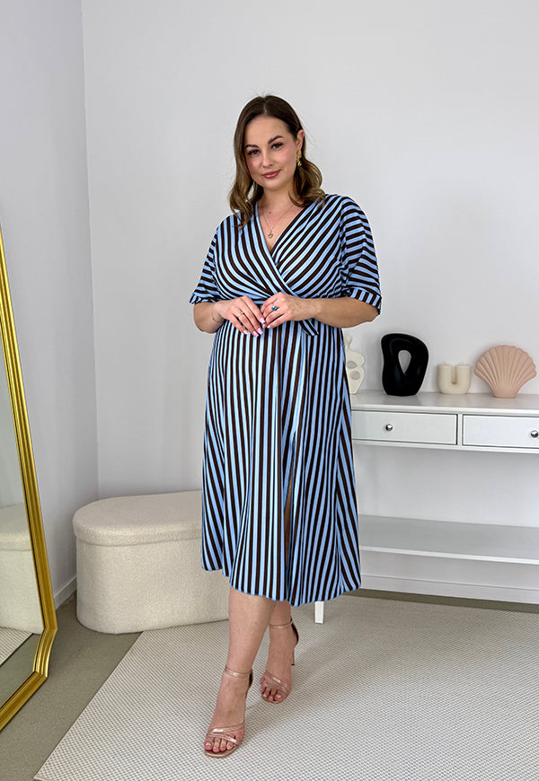 CARMEN  II Z KRÓTKIM RĘKAWEM SUKIENKA MIDI PLUS SIZE W PASKI. BŁĘKITNA 26 image 8