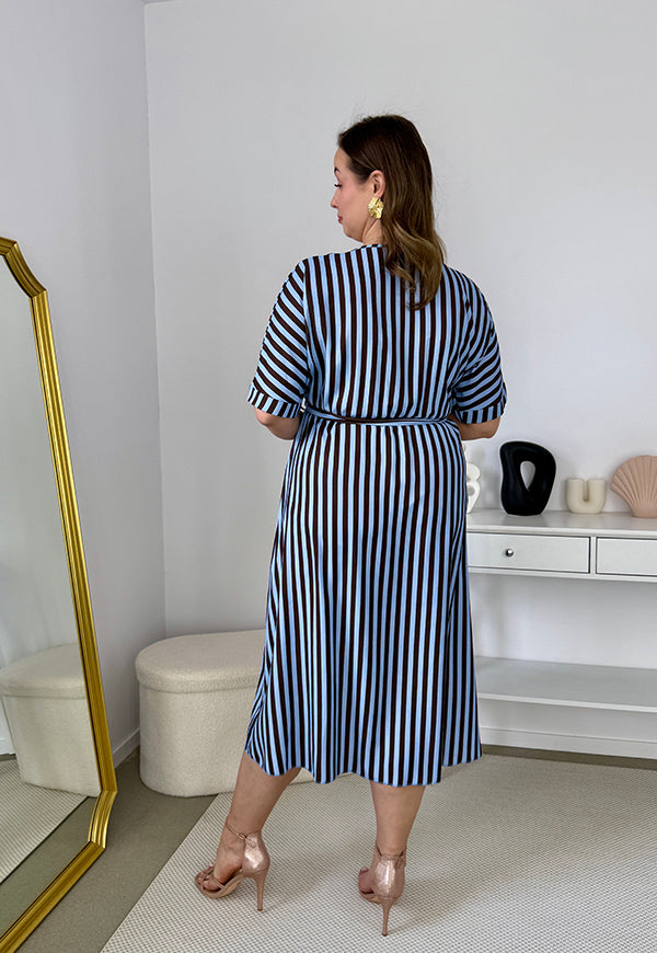 CARMEN  II Z KRÓTKIM RĘKAWEM SUKIENKA MIDI PLUS SIZE W PASKI. BŁĘKITNA 26 image 10